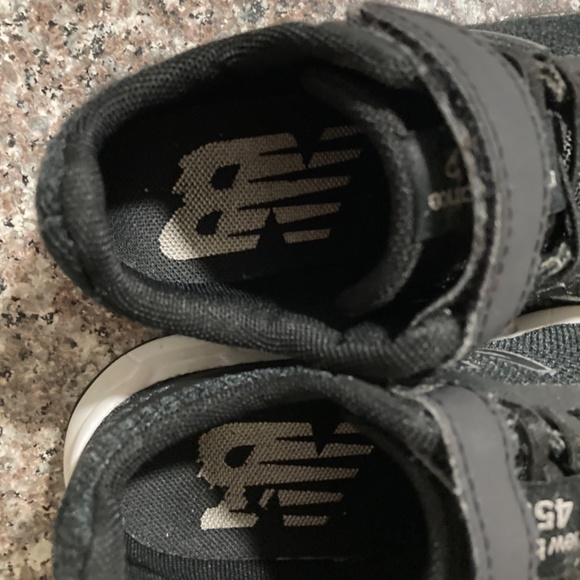 New Balance boys sneakers size 11 - Picture 4 of 5